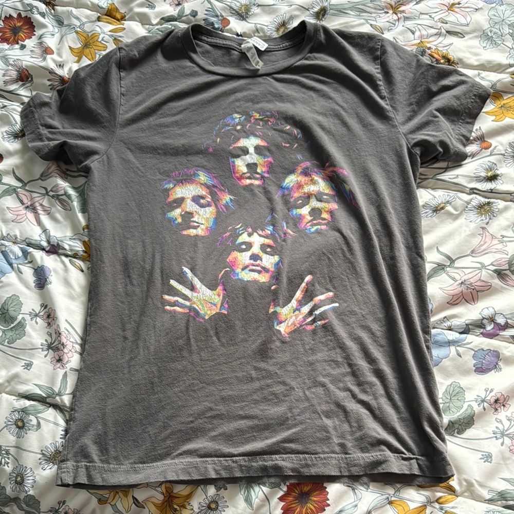 Gray Graphic T-Shirt with Colorful Faces (Queen)
